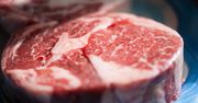 Surowa wołowina zrazowa dolna (steki, mięso i tłuszcz, III klasa mięsa)