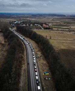 Gigantyczne kolejki. Dworczyk: ponad ćwierć miliona osób chce wyjechać do Polski z Ukrainy