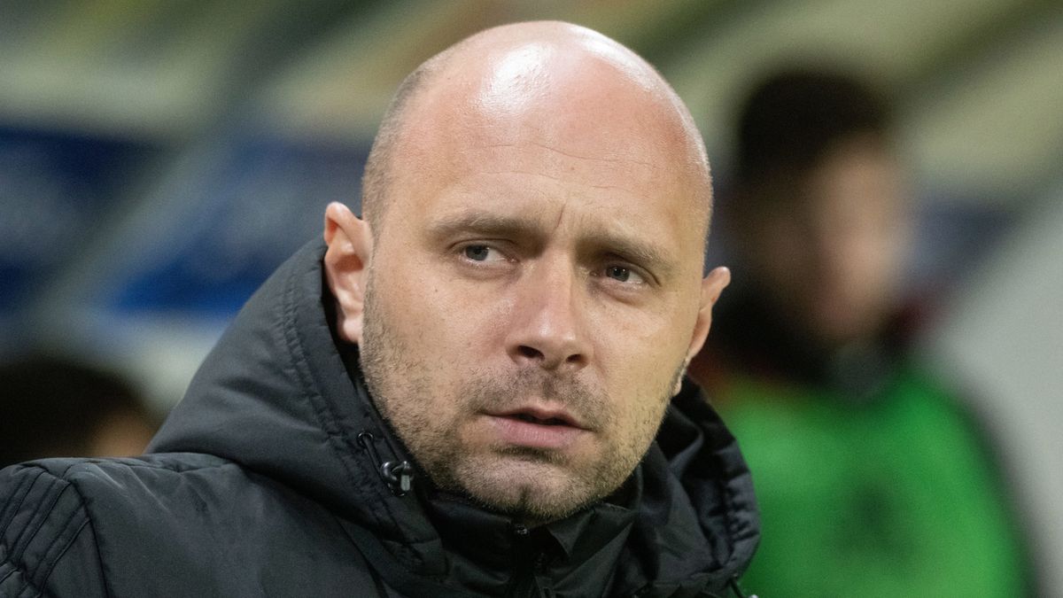 PAP / Grzegorz Michałowski / Na zdjęciu: trener Artur Skowronek