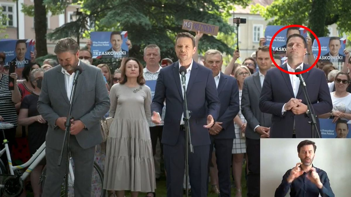 Zdjęcie okładkowe artykułu: Facebook / https://www.facebook.com/rafal.trzaskowski/ / W czerwonym kółku Jacek Niedźwiedzki, stojący obok kandydata na prezydenta RP - Rafała Trzaskowskiego