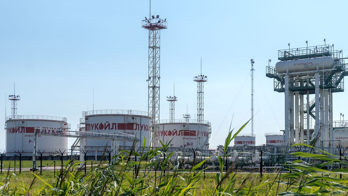 Lukoil refinery. Oil refinery units. Complex oil terminal of Lukoil LLC. Kaliningrad region, Russia.
Kaliningrad region, Russia, July 26, 2020. Lukoil refinery. Oil refinery units. Complex oil terminal of Lukoil LLC
oil, lukoil, russia, factory, energy, industrial, business, technology, environment, company, pollution, storage, industry, plant, pipeline, construction, products, architecture, russian, change, engineering, petroleum, process, transportation, infrastructure, integrated, terminal, editorial, metal, sky, court, economy, global, refinery, cargo, crude, yard, tank, largest, logo, road, building, krasnodar, sochi, krai, ojsc, accident, blue, car, red, oil, lukoil, russia, factory, energy, industrial, business, technology, environment, company, pollution, storage, industry, plant, pipeline, construction, products, architecture, russian, change, engineering, petroleum, process, transportation, infrastructure, integrated, terminal, editorial, metal, sky, court, economy, global, refinery, cargo, crude, yard, tank, largest, logo, road, building, krasnodar, sochi, krai, ojsc, accident, blue, car, red