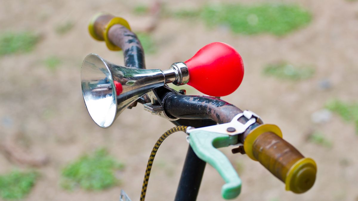 Rowerowy sygnał ostrzegawczy retro z depositphotos