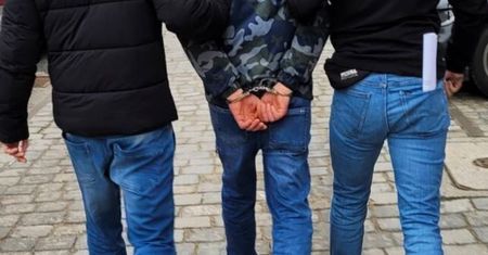 Wrocławscy policjanci zatrzymali seryjnego włamywacza.