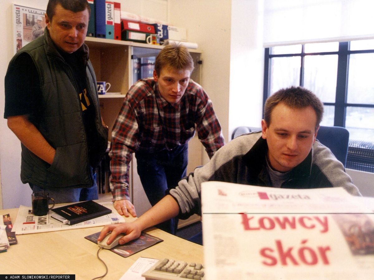 23 stycznia 2002 roku. Aferę "łowców skór" opisali dziennikarze łódzkich mediów. Od lewej: Przemek Witkowski, Tomasz Patora i Marcin Stelmasiak