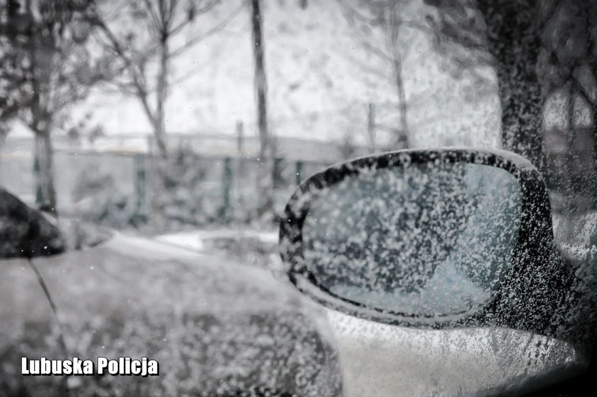 Gorzów Wielkopolski. Policjanci uwolnili wyziębionego chłopca zamkniętego w aucie na mrozie 