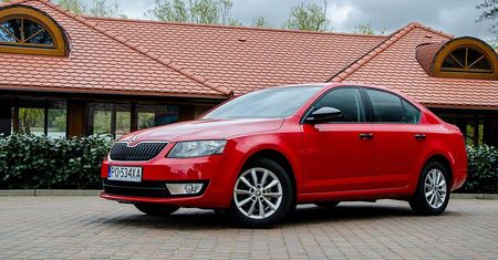 Znakomite wyniki sprzedaży samochodów w lipcu 2015 – Škoda Octavia przegrała z Volkswagenem Golfem