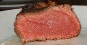 Opiekana wołowina zrazowa górna (steki, mięso i tłuszcz, II klasa mięsa)