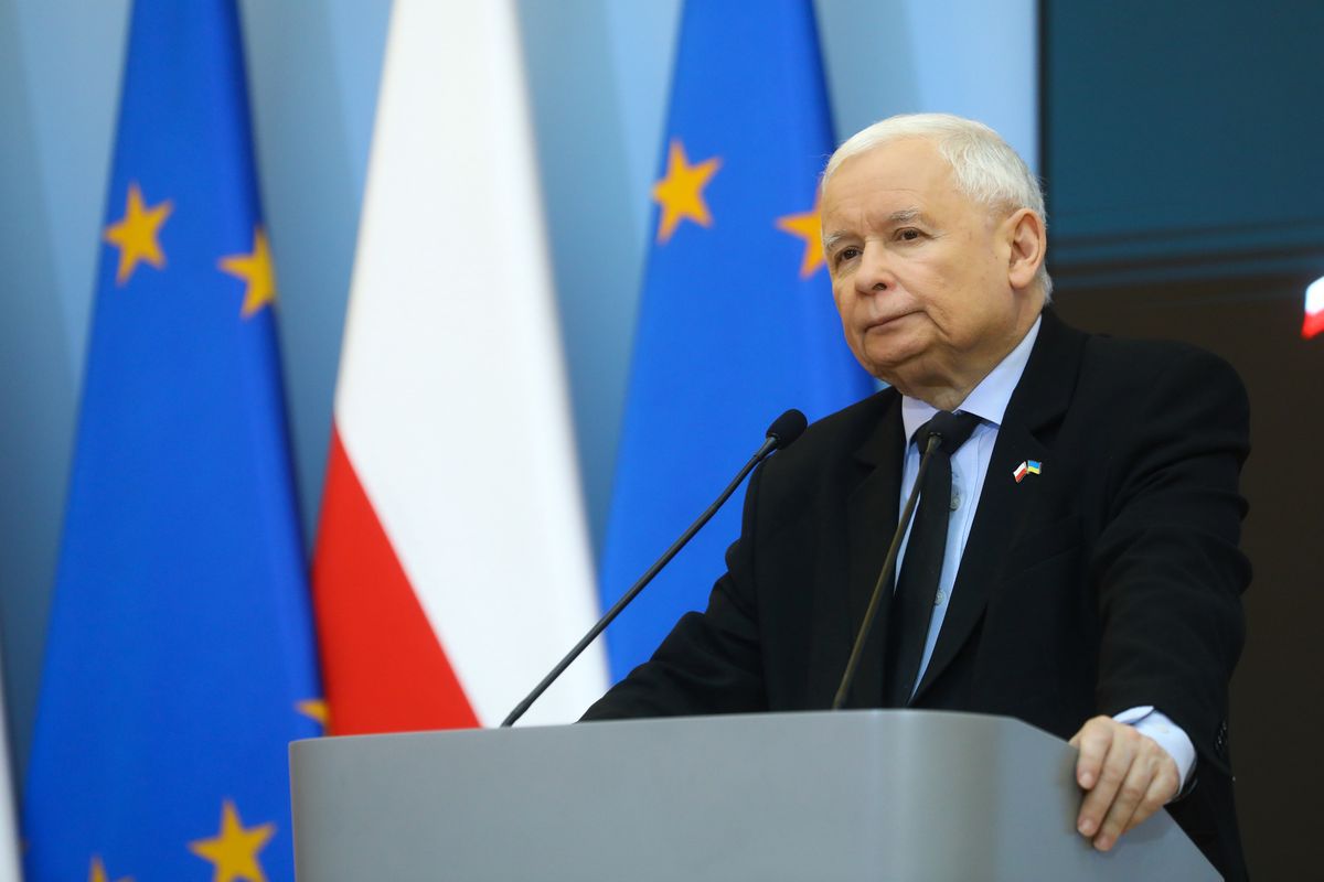 Warszawa, 14.06.2022. Wicepremier, prezes PiS Jarosław Kaczyński podczas konferencji prasowej w siedzibie KPRM 