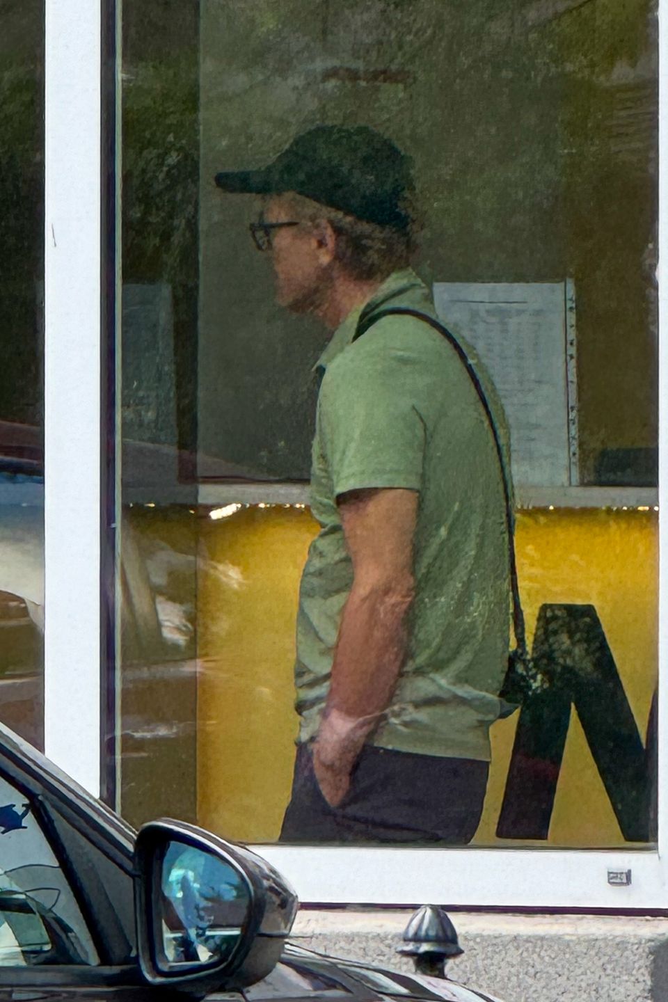 Andrzej Chyra zaparkował BMW na zakazie