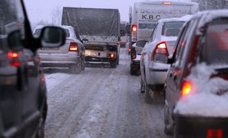 Atak zimy w Polsce. Nawet 3 tys. zł mandatu za nieodśnieżone auto