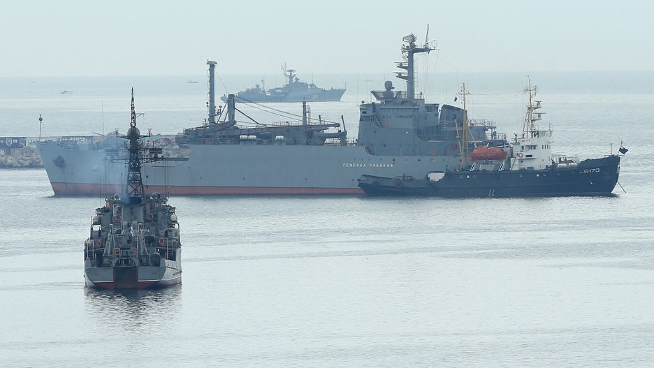 Rosyjskie okręty wojenne na Morzu Czarnym. To przez nie Ukraina ma kłopoty z eksportem zboża