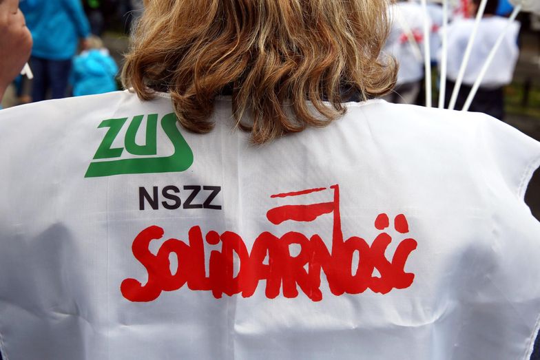 Komisja zakładowa "Solidarności" w ZUS-ie podjęła decyzję o nieprzystąpieniu do konfliktu zbiorowego z prezes Uścińską bez konsultacji z komisjami oddziałowymi związku.