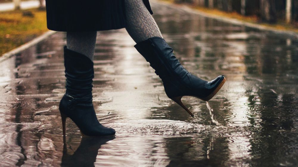 Botki za kostkę na szpilce mogą wam się przydać w czasie jesiennej słoty