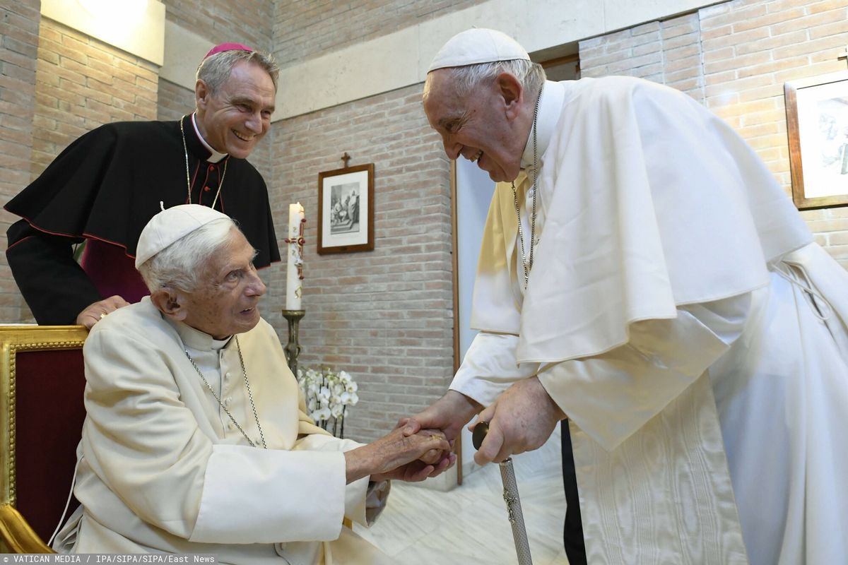 Papież Franciszek zaapelował o modlitwę za zdrowie Benedykta XVI.