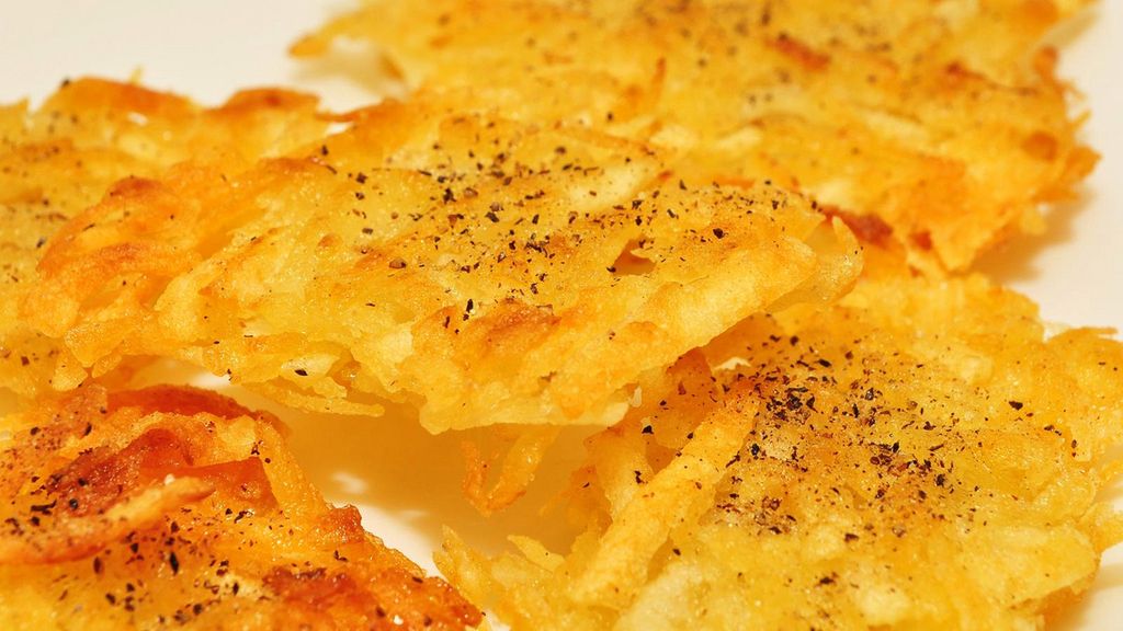 Mrożone hash brown (placki z ziemniaków) z dodatkiem sosu maślanego