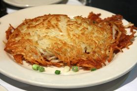 Przygotowane do spożycia mrożone hash brown (placki z ziemniaków) z dodatkiem sosu maślanego