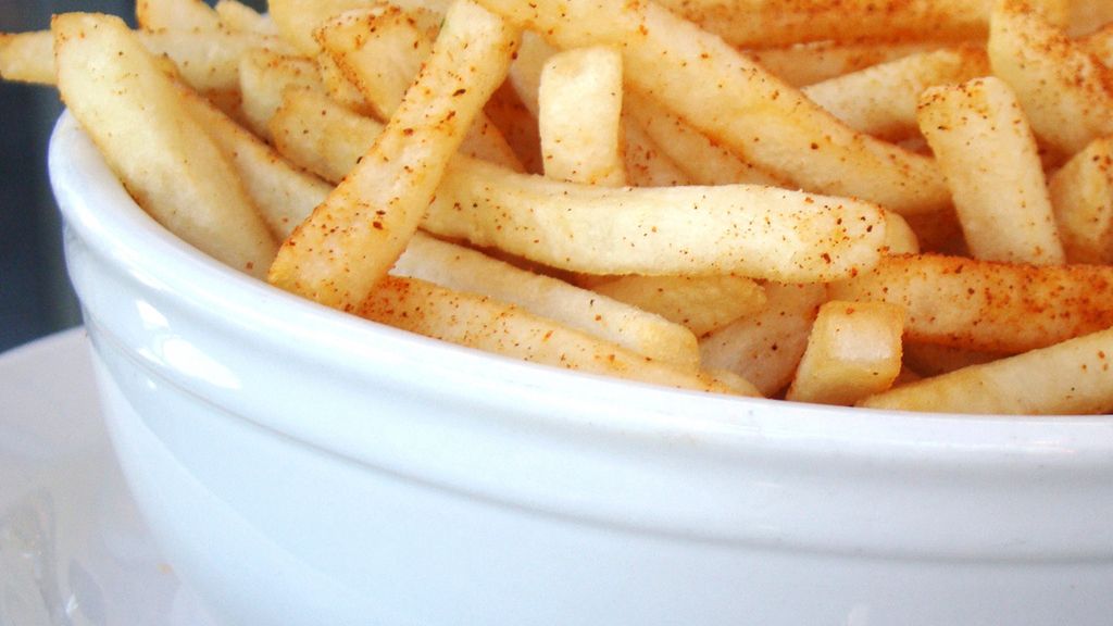 Mrożone długie frytki z dodatkiem soli