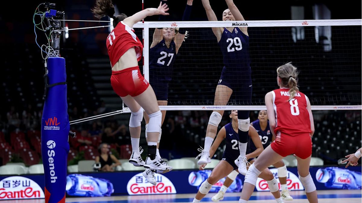 Materiały prasowe / VolleyballWorld / Mecz USA - Polska w LN 2025