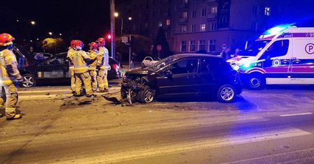 Wypadek na Al. Racławickich. Zderzenie taksówki z osobówką [ZDJĘCIA]
