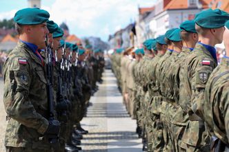 Nie tylko wcześniejsza emerytura. Mundurowi mają też przywileje mieszkaniowe