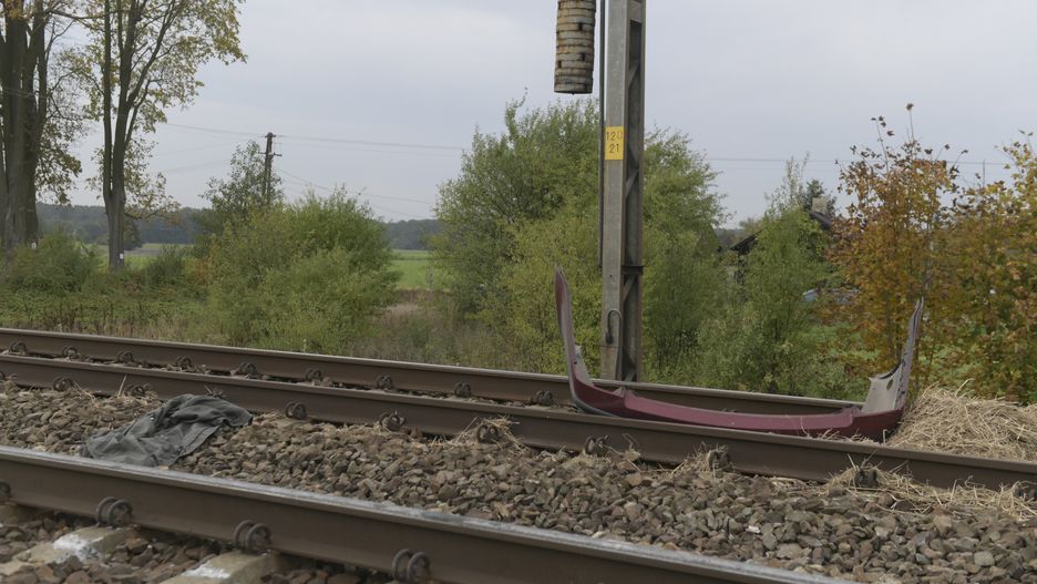 Tragiczny wypadek. Samochód wjechał wprost pod pociąg