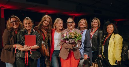 Ponad 400 kobiet, ważne rozmowy i kobieca siła relacji. Za nami 14. edycja #byckobietaontour w Poznaniu