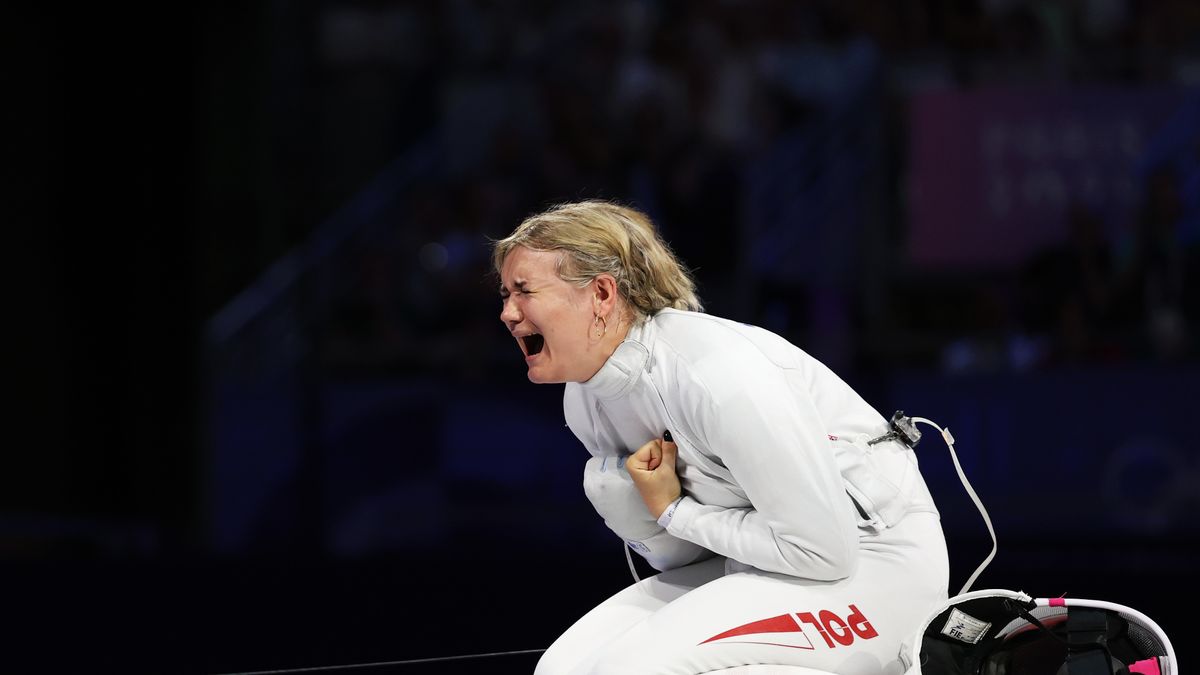 Getty Images / Elsa/Getty Images / Aleksandra Jarecka cieszy się z wywalczenia medalu