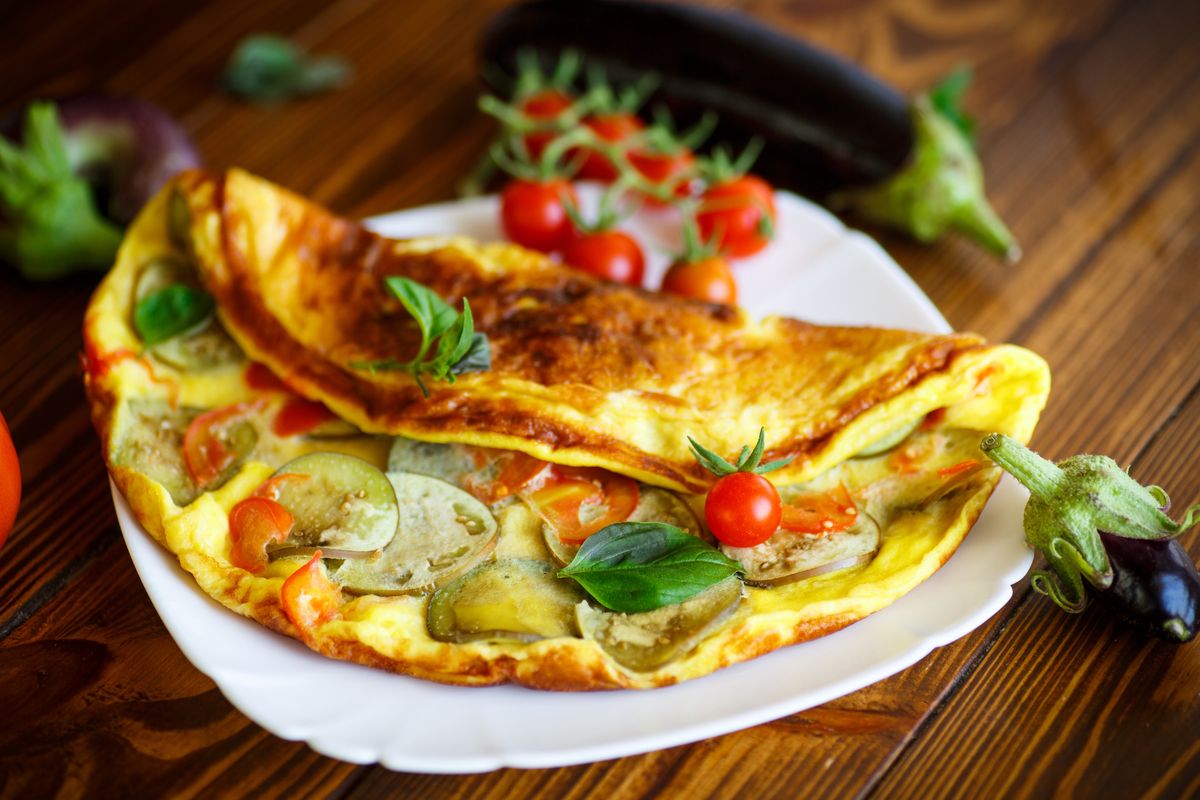 Omlet to świetny pomysł na śniadanie 