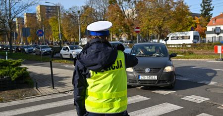 Niecodzienny zakaz przy wrocławskim cmentarzu. Kierowcy muszą uważać