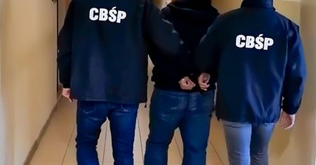 Fałszywi pracownicy banków wyłudzali kody do płatności. 12 osób zatrzymanych, majątek za ponad 850 tys. zł zabezpieczony