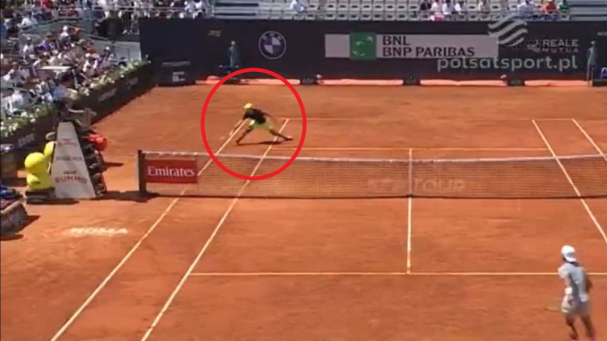 Twitter / Polsat Sport / Hubert Hurkacz w efektowny sposób kończy pierwszego seta