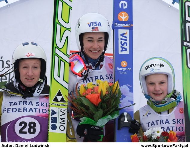 Sarah Hendrickson na najwyższym stopniu podium w Zakopanem (fot. Daniel Ludwiński/SportoweFakty.pl)