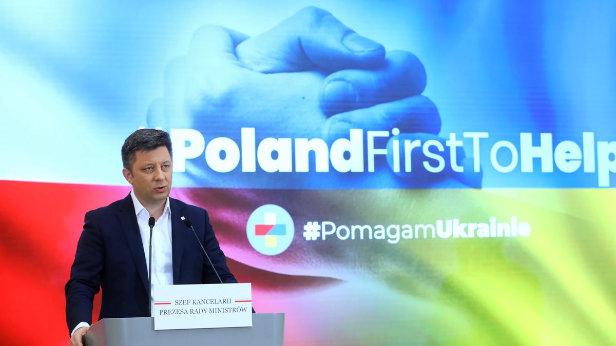 Na zdjęciu Michał Dworczyk na konferencji prasowej