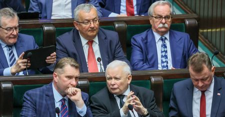 Kaczyński i Czarnek chcą mobilizacji wyborców PiS. Poruszenie przed kongresem