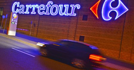 Carrefour lepszy niż Biedronka. W drugim kwartale klienci wydawali więcej