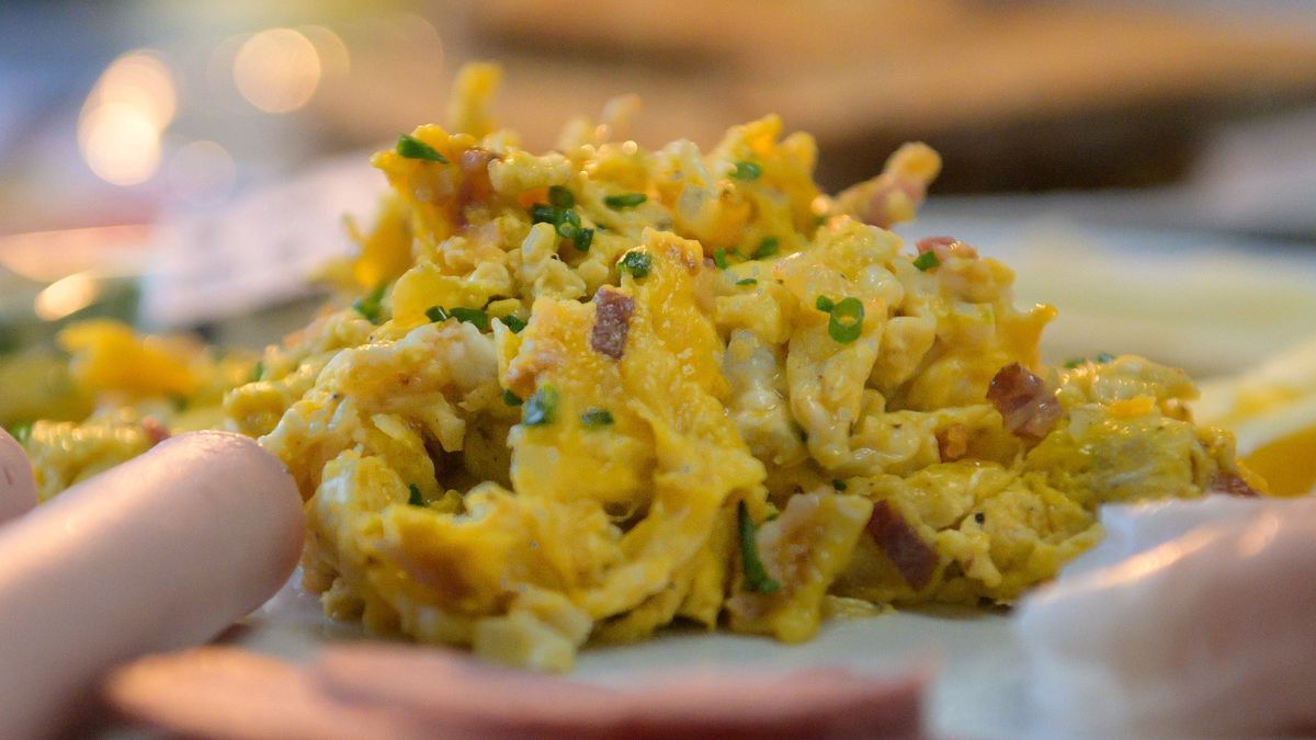 Jajecznica po rosyjsku ze słoniną.