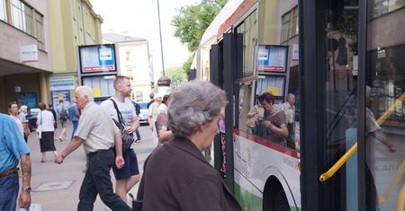 Od dziś seniorzy jeżdżą komunikacją miejską po Lublinie za darmo