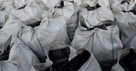 Prawie tona kokainy w węglu. Śledczy rozbili narkotykowy gang