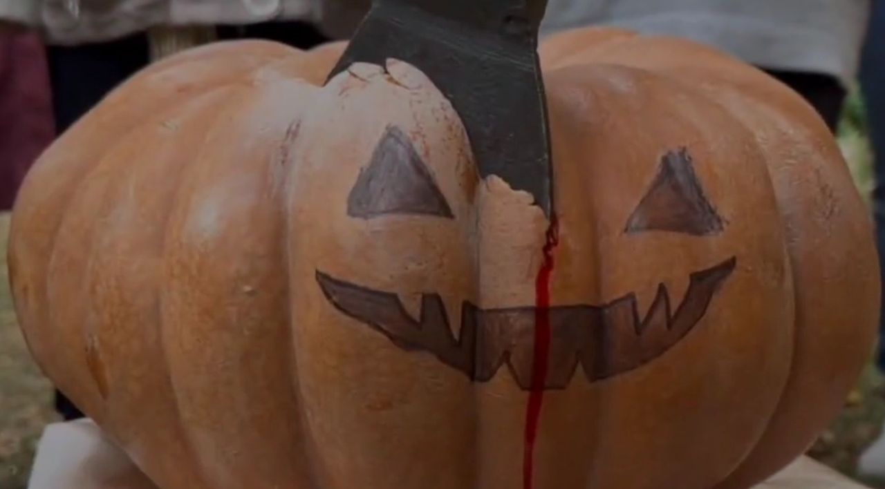 "Putin's Units" fight with Halloween. Bizarre video on the internet