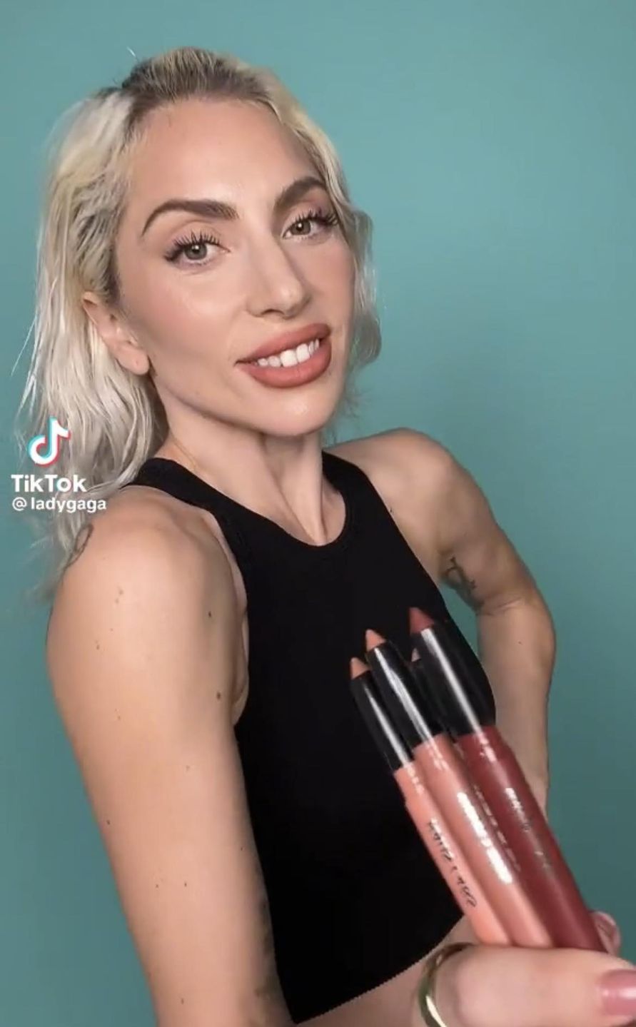 Odmieniona Lady Gaga pląsa na TikToku. Fani jej nie poznali