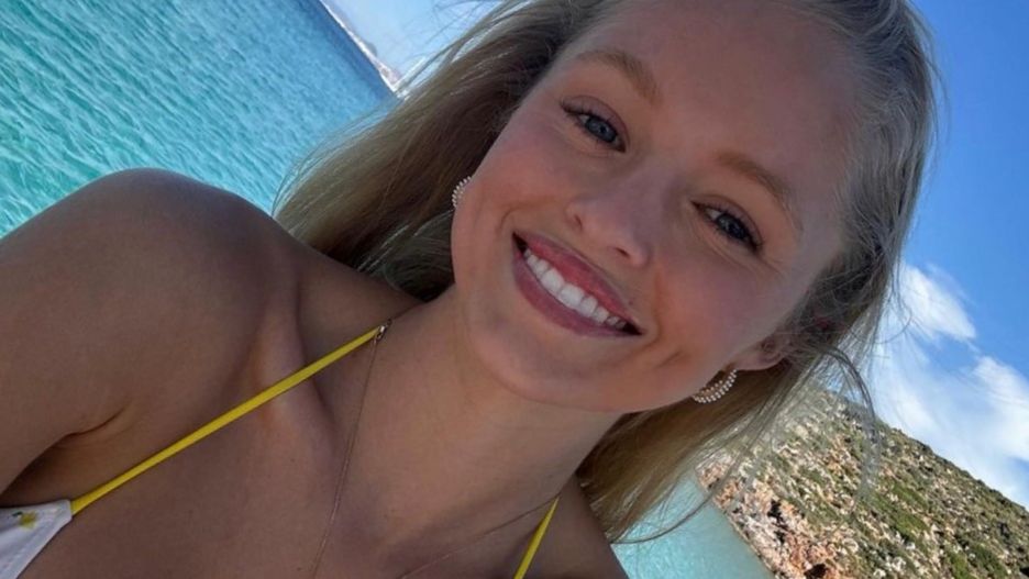 Julia Tychoniewicz nosi na wakacjach dzierganą mini 