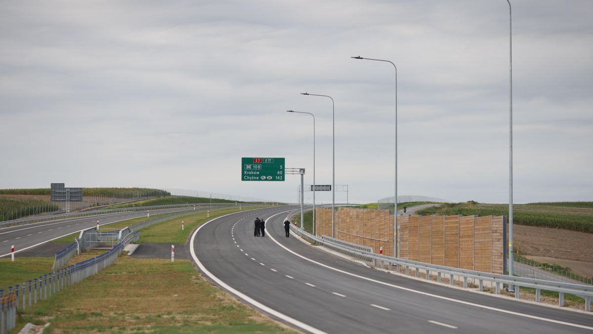 droga ekspresowa S7
�ukasz G�gulski
budowa drogi, budowa dr�g, droga, drogi, ekspresowa, infrastruktura, infrastruktury, konferencja prasowa, MI, minister, odcinek, odcinka, otwarcie, s 7, S7
