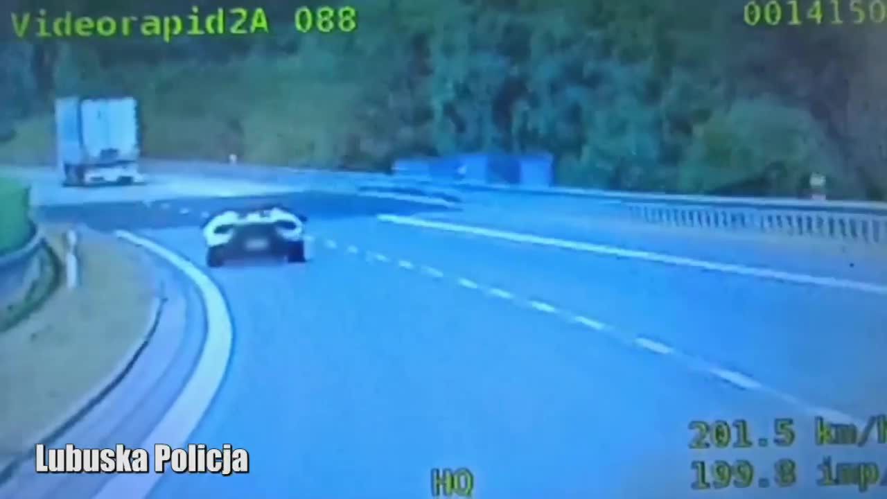 Pędził ponad 220 km/h po autostradzie. Otrzymał mandat w wysokości 2,5 tys. zł