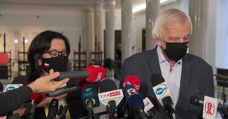 “Rząd nie myśli o przedłużeniu stanu wyjątkowego”. R. Terlecki zapowiada dopuszczenie mediów do granicy