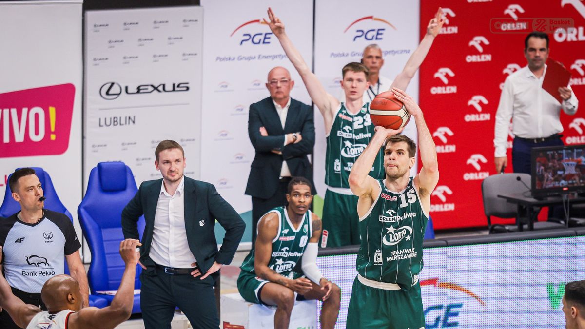 Materiały prasowe / Andrzej Romański / PLK.pl / Ojars Silins w akcji, Heiko Rannula i Michał Kolenda w tle