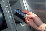 Bank zwróci emeryturę pobraną z bankomatu