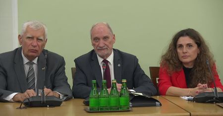 A. Macierewicz: Nie istnieje cały raport NIAR