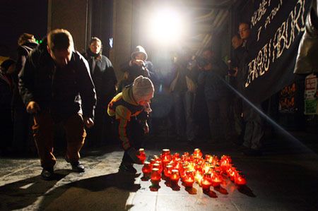 Znicze dla kobiet zmarłych z powodu zakazu aborcji