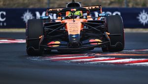 Koniec zwycięskiej passy Mercedesa w F1. Hamilton przegrał o 0,012 s