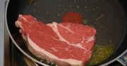 Surowe steki wołowe (samo mięso, z naturalnego wypasu)